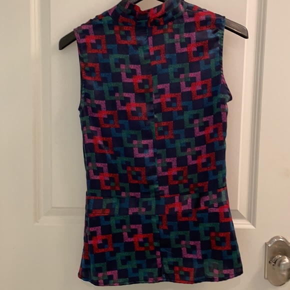 Geometric Patterned 💯 Silk top by Trovata - Picture 2 of 11